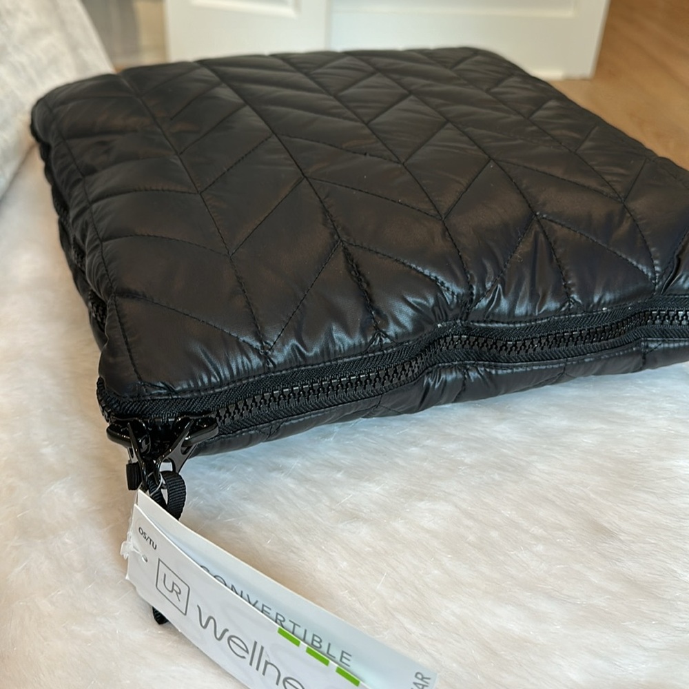 UR Convertible pillow to Blanket/wrap - Picture 5 of 8